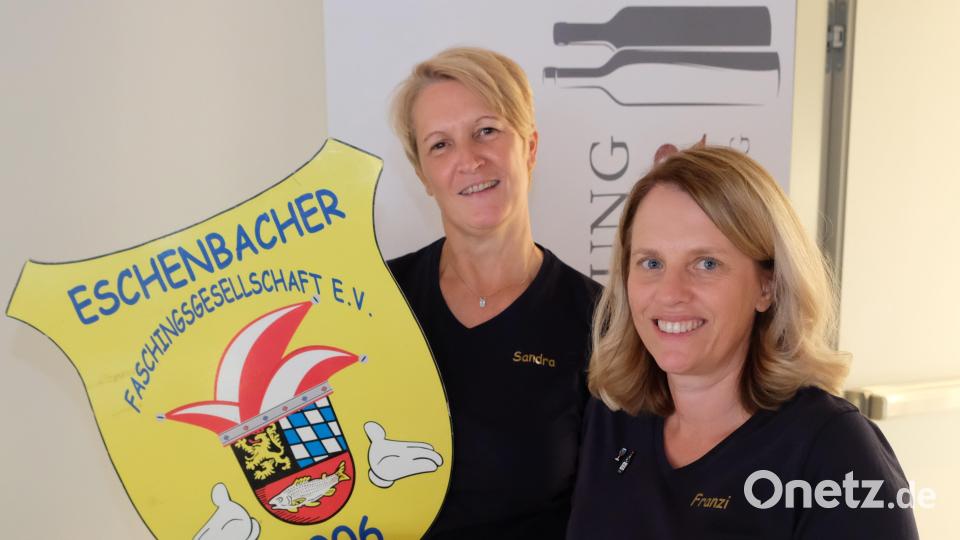 Auch Prinzessin Franziska I. (re) und Gardebeauftragte Sandra Mandanici packten an, um die Wünsche der Gäste zu erfüllen. Bild: do