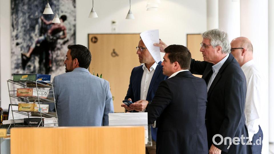 Intensive Kompromissuche. Bild: Hannes P. Albert/dpa