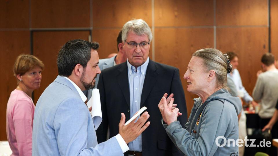Viel Diskussionsstoff in kleinen Gruppen. Bild: Hannes P. Albert/dpa