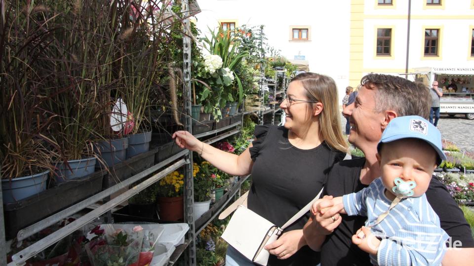 Die Familie Heller aus Waldsassen nutzte den Herbstmarkt zu einen Spaziergang. Bild: kro
