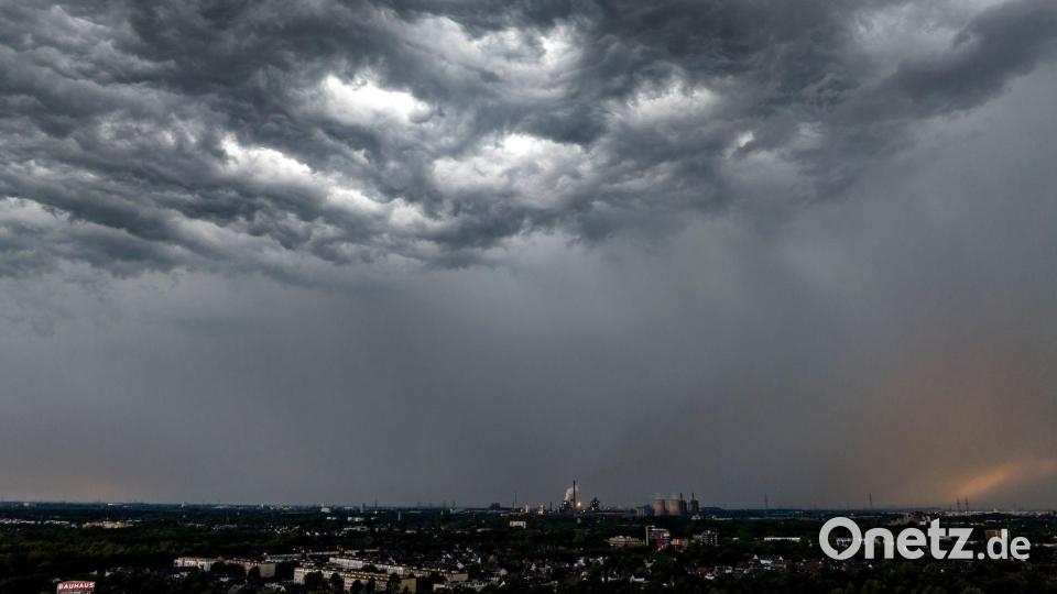 Im Westen sind heute Gewitter und Starkregen möglich. (Symbolbild) Bild: Christoph Reichwein/dpa