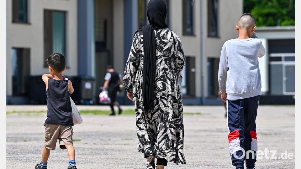 In Deutschland wohnen viele Asylbewerber länger als sie eigentlich müssten in staatlichen Unterkünften, weil sie Schwierigkeiten haben, eine Wohnung zu finden. (Archivbild) Bild: Patrick Pleul/dpa