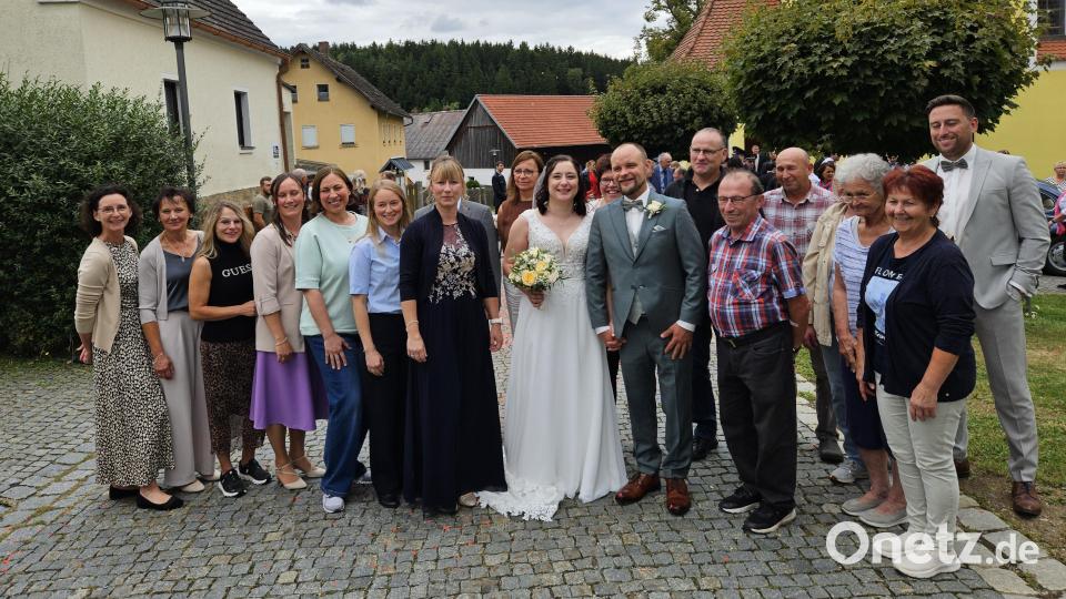Der Kirchenchor Böhmischbruck gratuliert dem Paar Bild: Gabriele Buchbinder