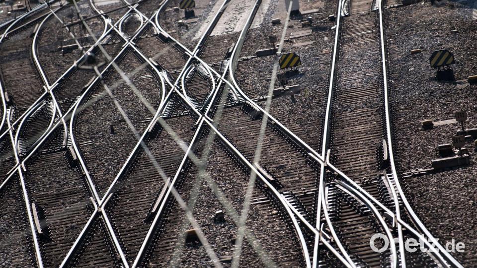 Auf Schienen in und um München sollen ab 2028 längere S-Bahn-Züge fahren (Archiv). Bild: Sven Hoppe/dpa