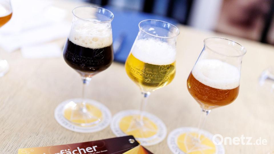 Die Sommeliers müssen die Biere blind auseinanderhalten können. Bild: Matthias Balk/dpa