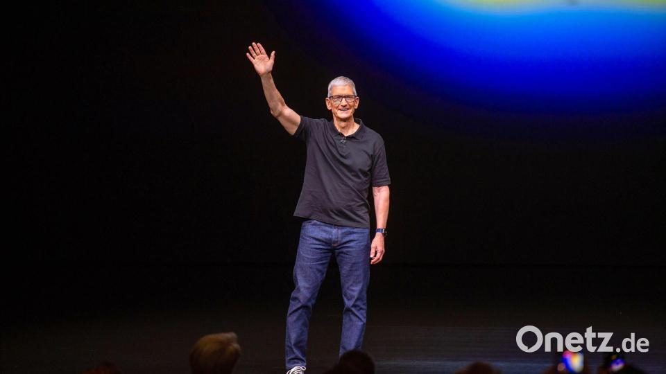 Apple-Chef Tim Cook begrüßte die Anwesenden im Hauptquartier in Cupertino. (Archivbild) Bild: Andrej Sokolow/dpa