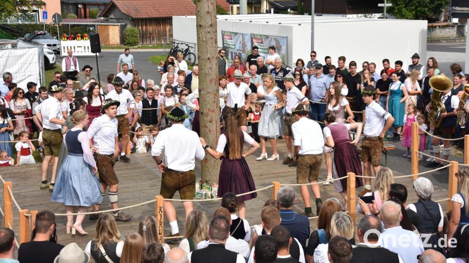 Austanzen auf der Kirwa. Bild: Christine Wesnitzer