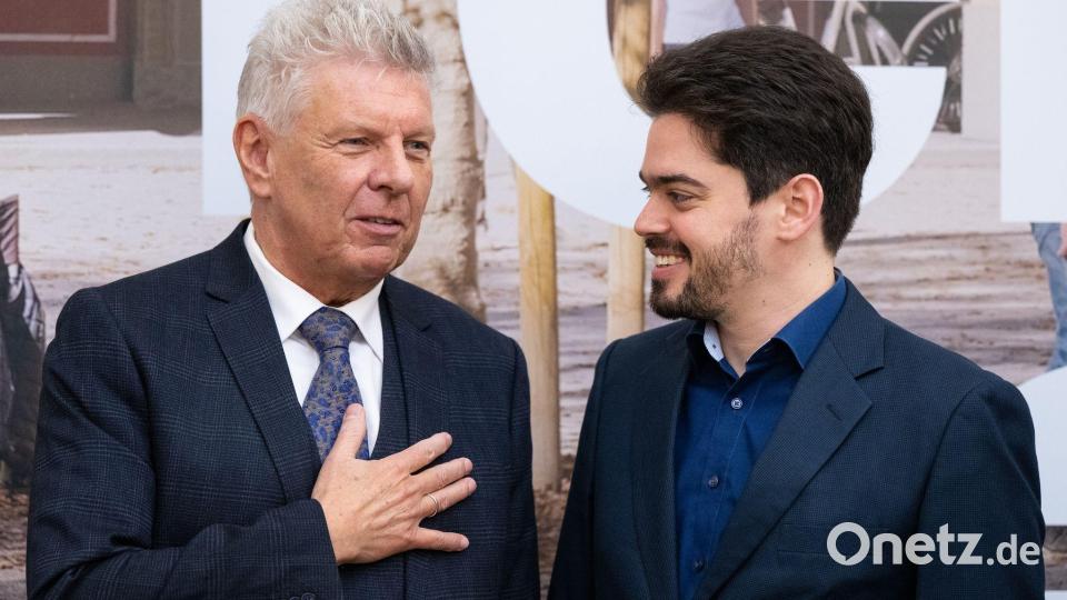 Shani mit Münchens Oberbürgermeister Dieter Reiter bei seiner Vorstellung (Archiv). Bild: Sven Hoppe/dpa