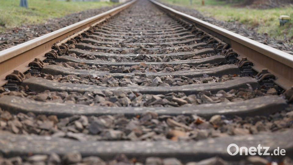 Die Bahn zählt ebenfalls zu den Sektoren, die ihre Widerstandsfähigkeit nachweisen müssen. (Symbolbild) Bild: Marcus Brandt/dpa