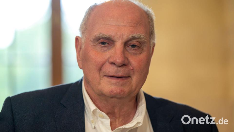 Uli Hoeneß meint, dass es mit Max Eberl nichts auszusprechen gebe. Bild: Peter Kneffel/dpa