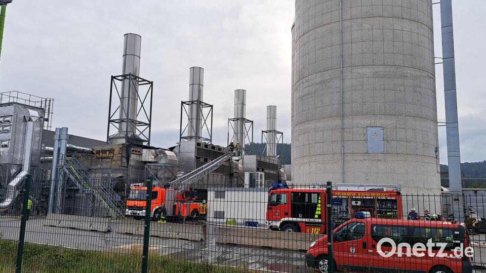 Das Feuer bricht in einer Trocknungsanlage aus, die derzeit nicht in Betrieb ist. Bild: Matthias Schecklmann