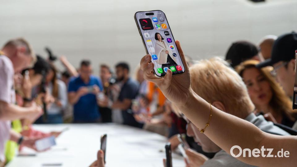 Das iPhone Air ist 5,6 Millimeter dick - und damit das bisher dünnste Apple-Handy. Bild: Andrej Sokolow/dpa