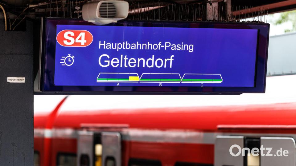 Mit der neuen Echtzeit-Auslastungsanzeige können sich Passagiere besser verteilen und sollen so leichter Plätze finden Plätze. Bild: Matthias Balk/dpa