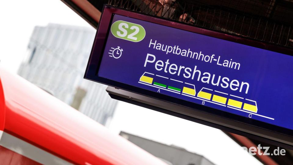 Grün steht für viele freie Plätze, gelb für mittlere Auslastung im Wagon. Bild: Matthias Balk/dpa