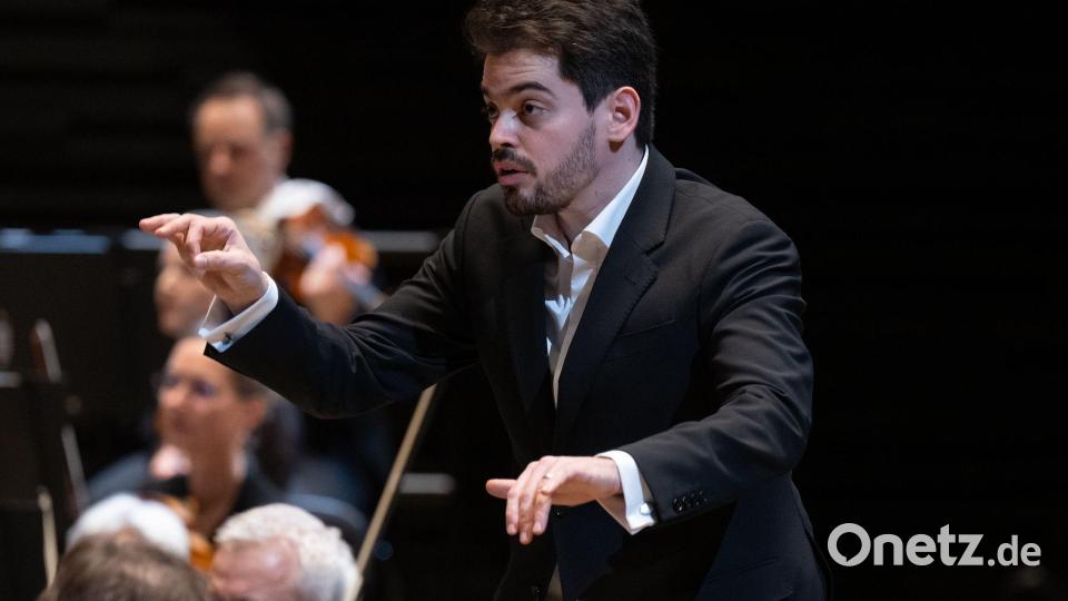 Lahav Shani soll Chefdirigent der Münchner Philharmoniker werden (Archivbild). Bild: Sven Hoppe/dpa