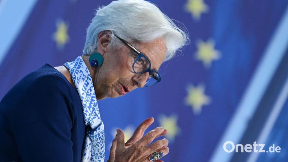 EZB-Präsidentin Christine Lagarde stellt die neueste Konjunkturprognose der Notenbank vor. (Archivbild) Bild: Arne Dedert/dpa