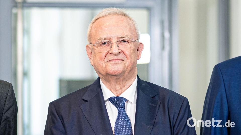 In seiner ersten Einlassung als Angeklagter vor Gericht wies Ex-Vorstandschef Winterkorn die Vorwürfe gegen ihn erneut zurück und sah seine erfolgreiche Karriere durch die Dieselaffäre beschädigt. Bild: Moritz Frankenberg/dpa