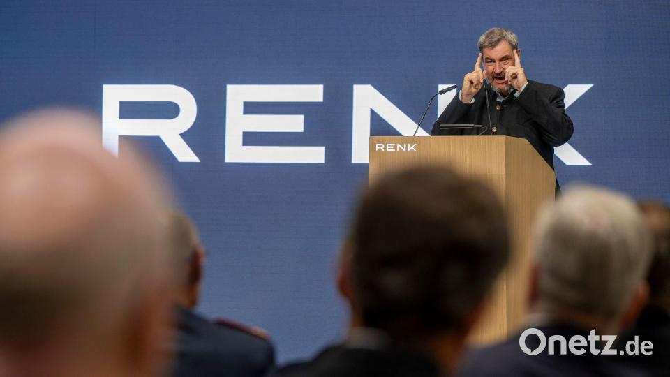 Bayerns Ministerpräsident Markus Söder (CSU) bei der offiziellen Eröffnung der neuen modularen Produktion des Panzergetriebeherstellers Renk in Augsburg. Bild: Peter Kneffel/dpa