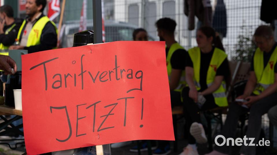 Demonstration für einen Tarifvertrag, hier bei einem Dönerspieß-Hersteller (Archivbild). Bild: Markus Lenhardt/dpa