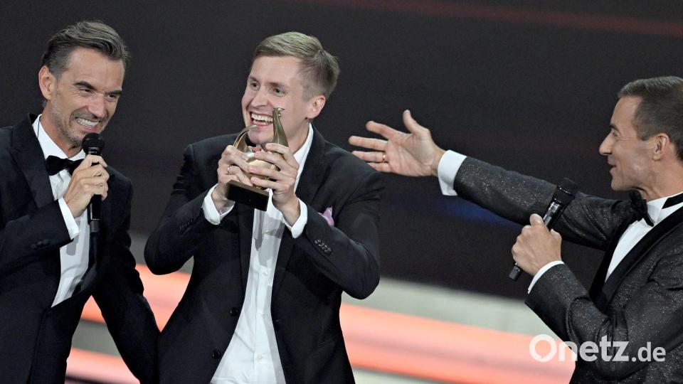 Comedian Till Reiners gewinnt die Goldene Henne in der Kategorie Comedy. Bild: Hendrik Schmidt/dpa