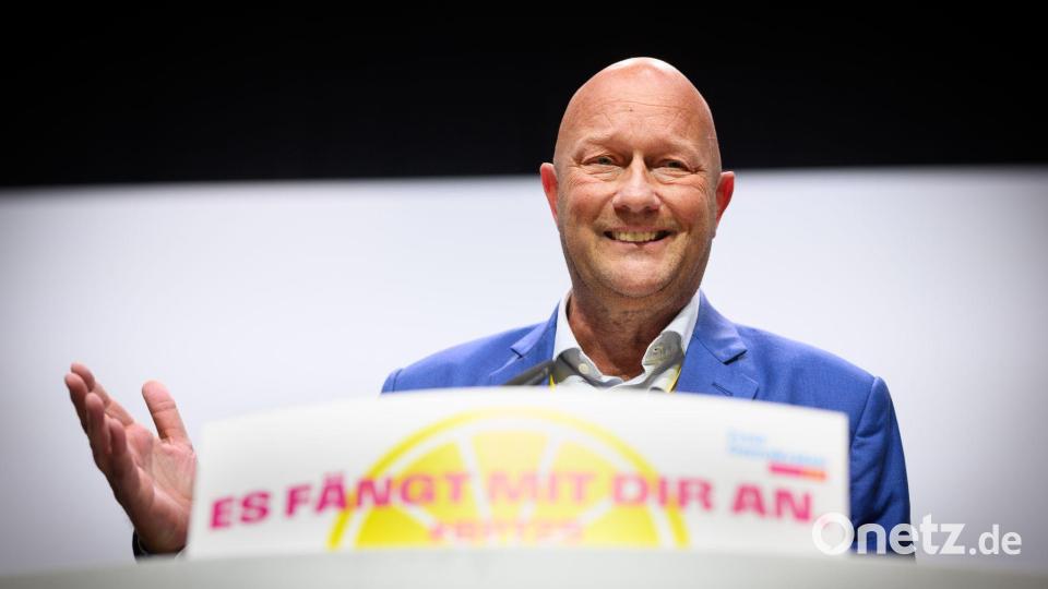 Thüringens Ex-Kurzzeitministerpräsident Thomas Kemmerich verlässt die FDP. (Archivbild) Bild: Bernd von Jutrczenka/dpa