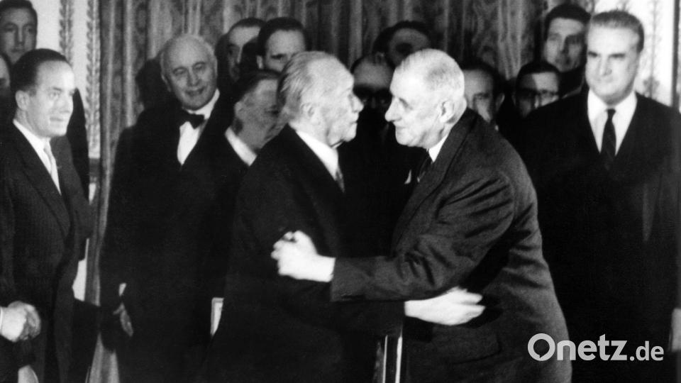 Fünf Jahre nachdem sich Konrad Adenauer und Charles de Gaulle in dessen Privathaus in Frankreich erstmals getroffen hatten, besiegelten sie in Paris den deutsch-französischen Freundschaftsvertrag (Archiv). Bild: picture alliance / dpa