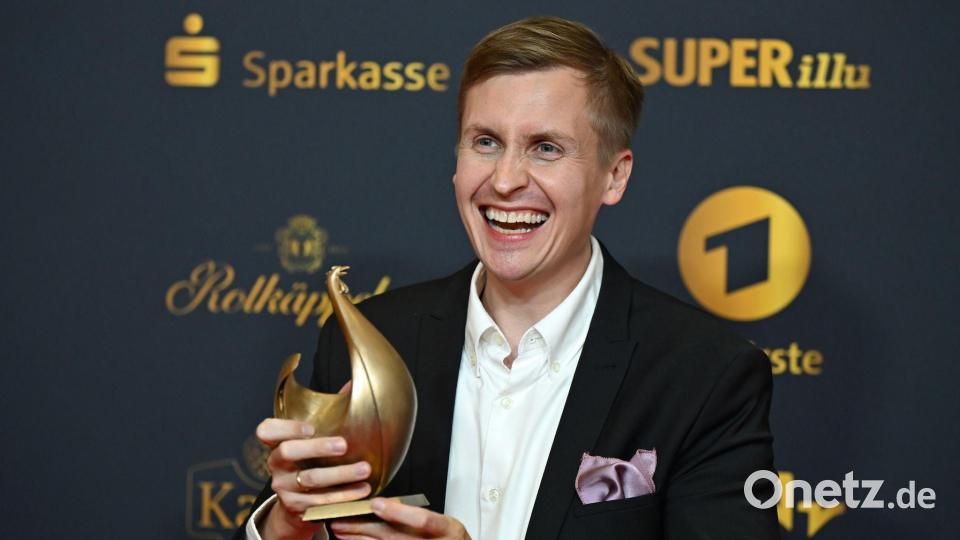 Till Reiners holt sich den Comedy-Preis. Bild: Jennifer Brückner/dpa