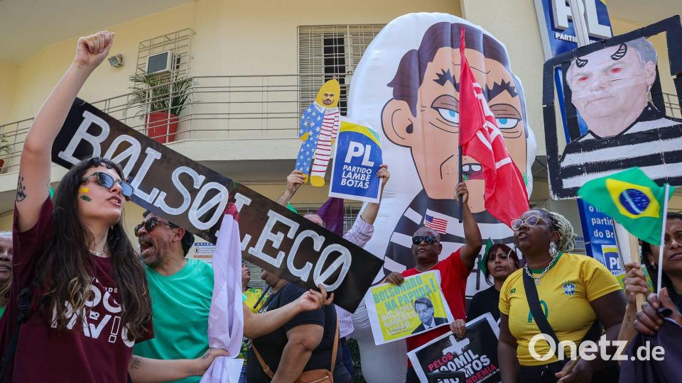 Menschen protestieren gegen Bolsonaro. (Archivbild) Bild: Allison Sales/dpa