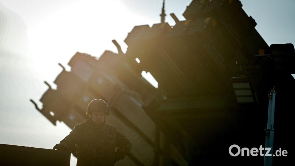 Nach dem Eindringen russischer Drohnen in den Luftraum der Nato will die Nato die Schutzmaßnahmen an der Ostflanke noch einmal verbessern. (Archivbild) Bild: Kay Nietfeld/dpa