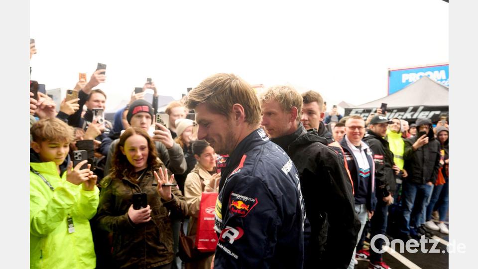 Wo er auftaucht, steht Max Verstappen im Mittelpunkt. Bild: Thomas Frey/dpa