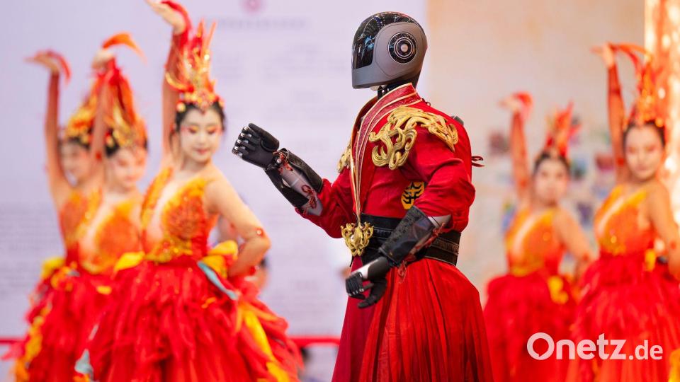 Expo 2025 der chinesischen Kultur- und Tourismusindustrie: Humanoider Roboter zeigt Tanzperformance Bild: Wu Zhizun/XinHua/dpa