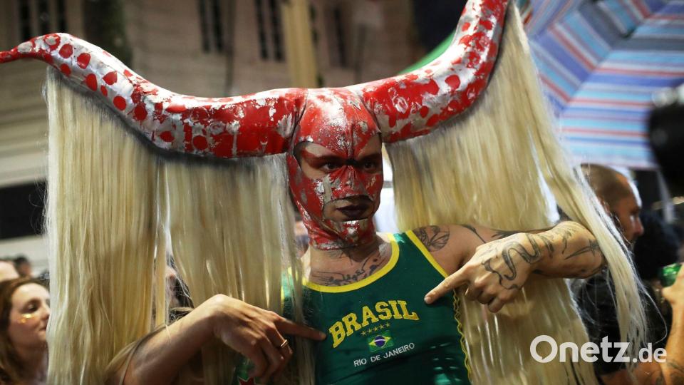 Bolsonaro verurteilt: Gegner feiern Urteil auf Rio-Platz Bild: Bruna Prado/AP/dpa