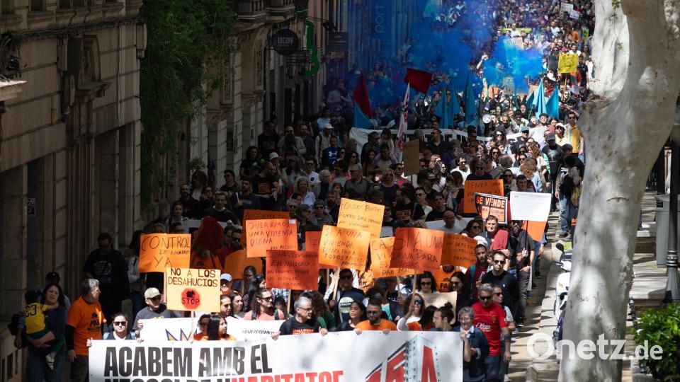 Im April gingen im ganzen Land Zehntausende auf die Straße. (Archivfoto) Bild: Clara Margais/dpa