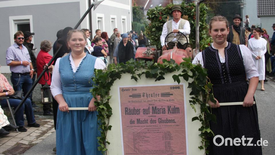 Gezeigt wurde auch ein altes Theaterplakat. Bild: wro