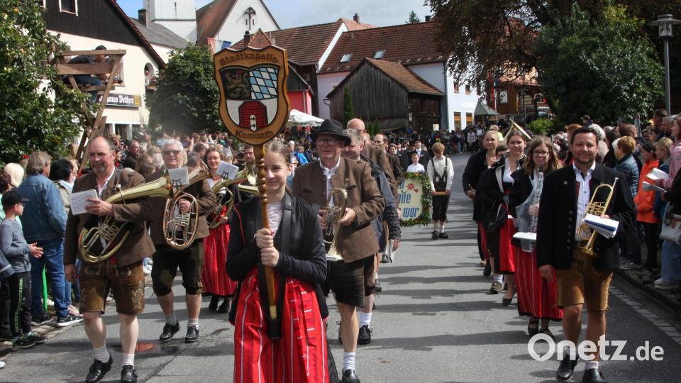 Für Unterhaltung nach Noten sorgten die Musikanen aus Kemnath. Bild: wro