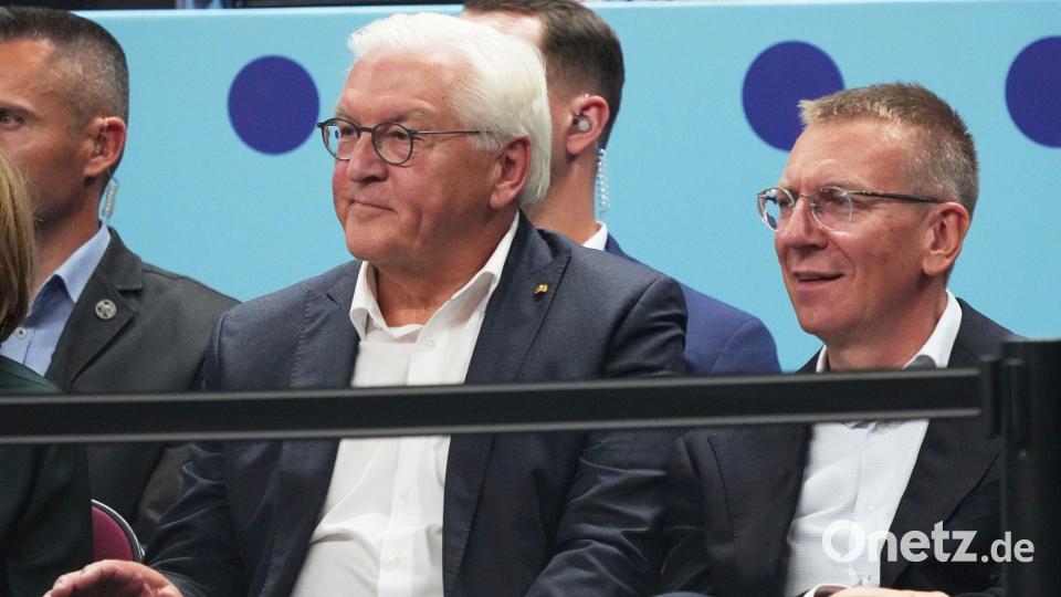 Bundespräsident Frank-Walter Steinmeier verfolgte das Finale in der Arena von Riga. Bild: Sergei Grits/AP/dpa