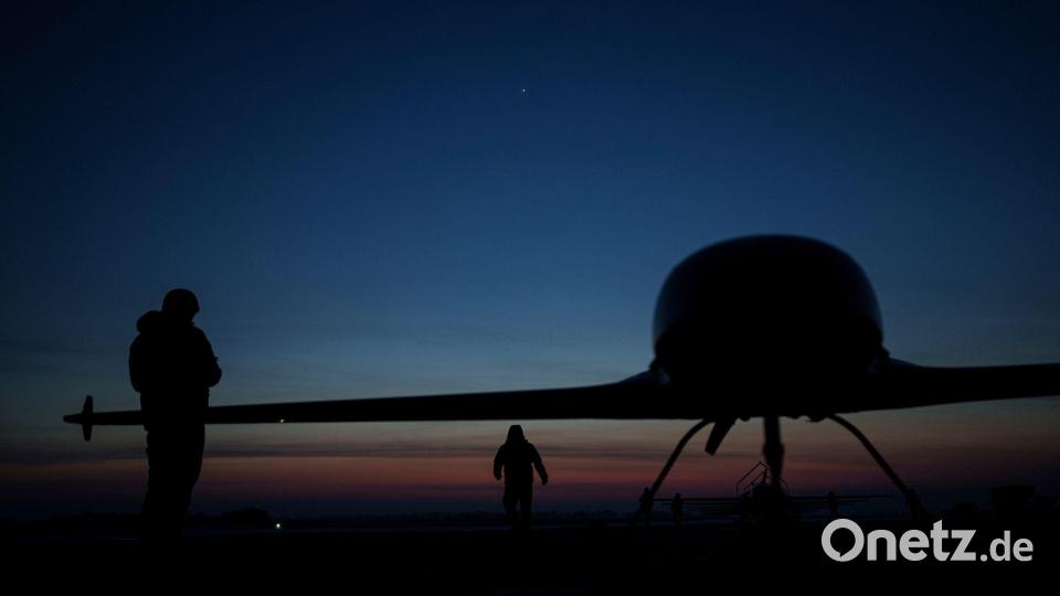 Ukrainische Drohnen gegen russischen Ölsektor. (Archivbild) Bild: Evgeniy Maloletka/AP/dpa