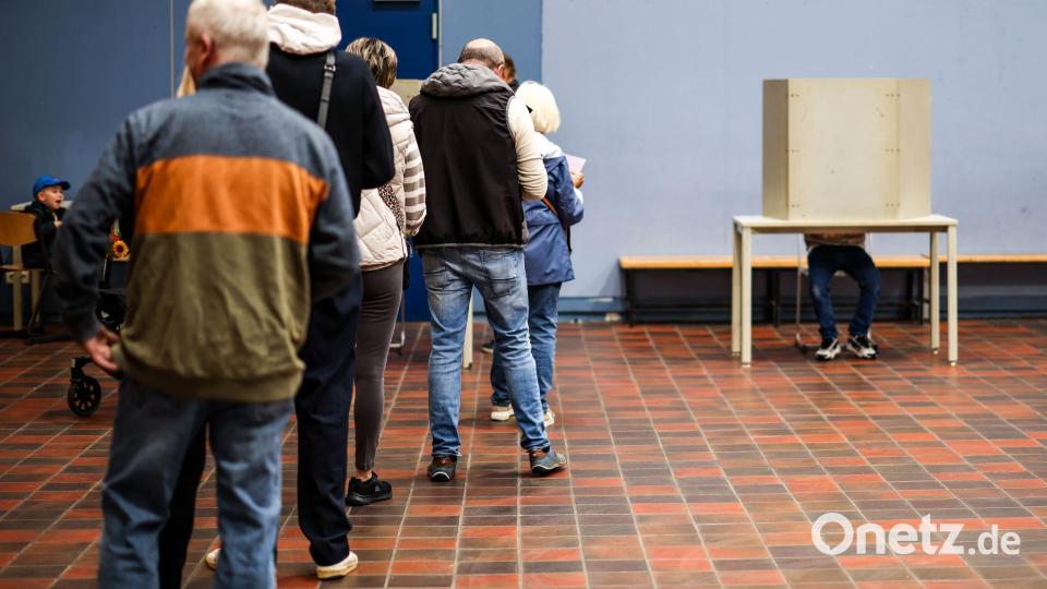 Schlange stehen bei den Kommunalwahlen in Nordrhein-Westfalen Bild: Christoph Reichwein/dpa