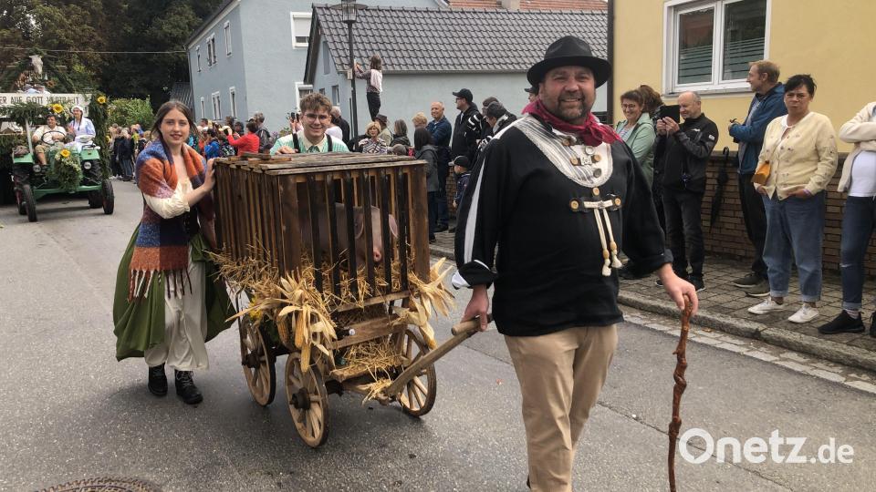Einen Ausflug machte auch das kleine Schweinchen im Stall. Bild: wro