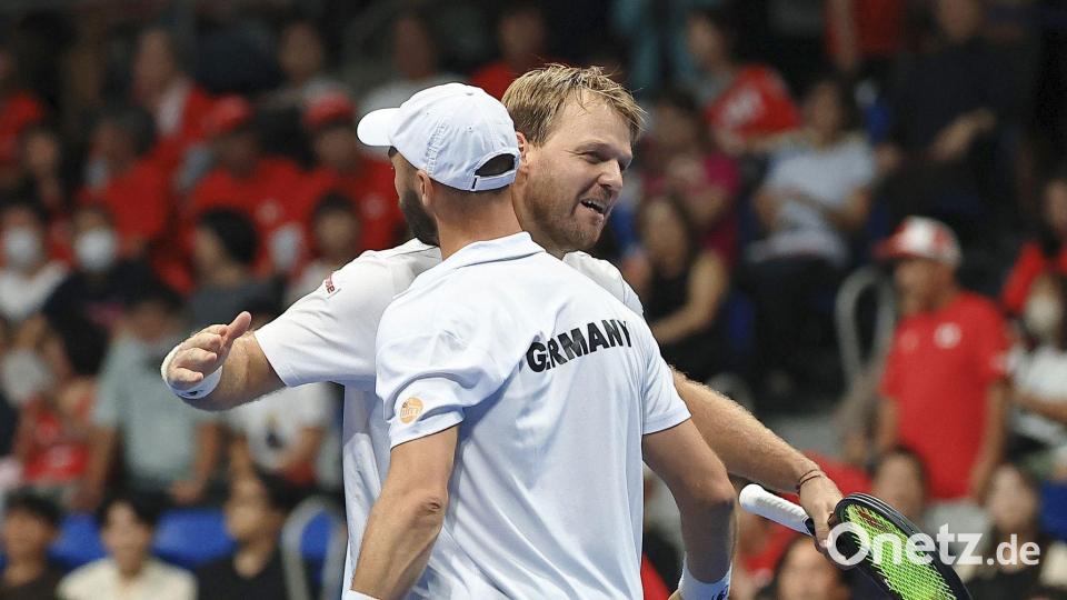 Kevin Krawietz (hinten) und Tim Pütz (vorne) hoffen auf den großen Coup im Davis Cup. Bild: --/kyodo/dpa
