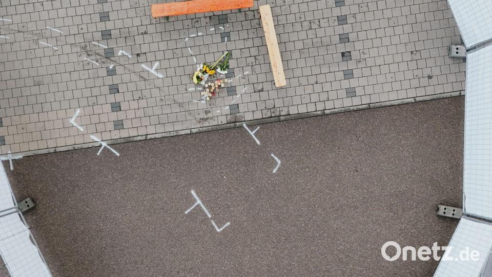 Spuren am Tatort - 18-Jähriger soll Zwölfjährigen auf Fahrrad tödlich verletzt haben Bild: Marius Bulling/dpa