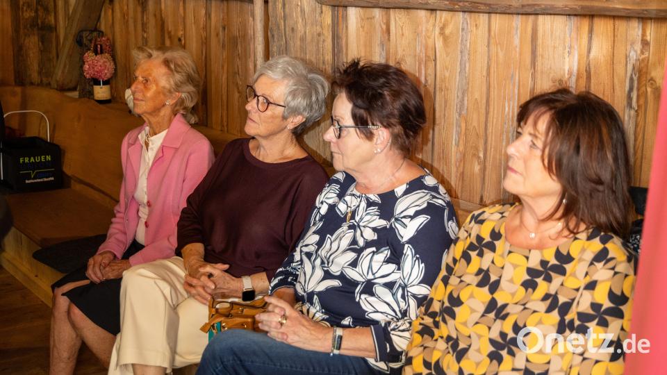 Die Zoiglstube am Grandlhof war bis auf den letzten Platz gefüllt. Zahlreiche Gäste feierten gemeinsam das 60-jährige Jubiläum der Frauen-Union. Bild: Roland Wellenhoefer