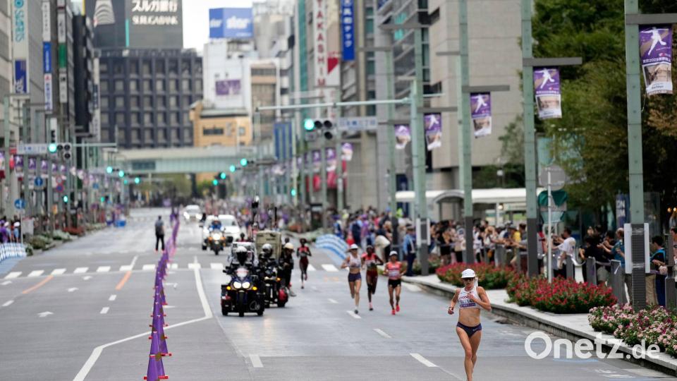 Lange Wege sind für Marathonläuferinnen normal, für Kollegen nicht. Bild: Hiro Komae/AP/dpa
