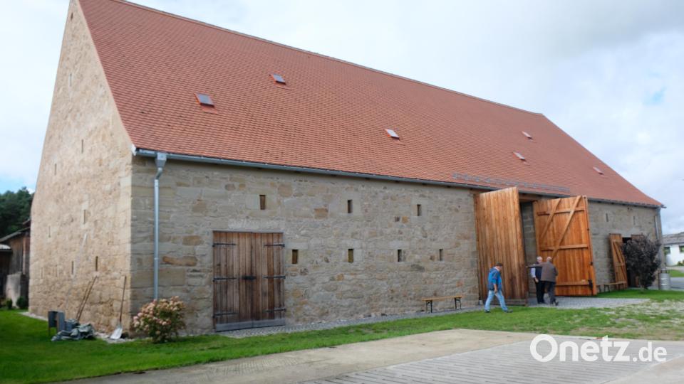 Staunend standen viele Besucher vor einem ungewöhnlich monumentalen Teil des Meierhofes, der viele hundert Jahre zur Grundherrschaft des Klosters Speinshart gehörte. Bild: do