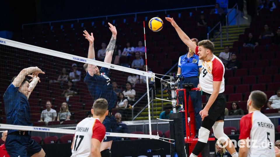 Die deutschen Volleyballer erfüllten die Pflichtaufgabe. Bild: volleyballworld/dpa