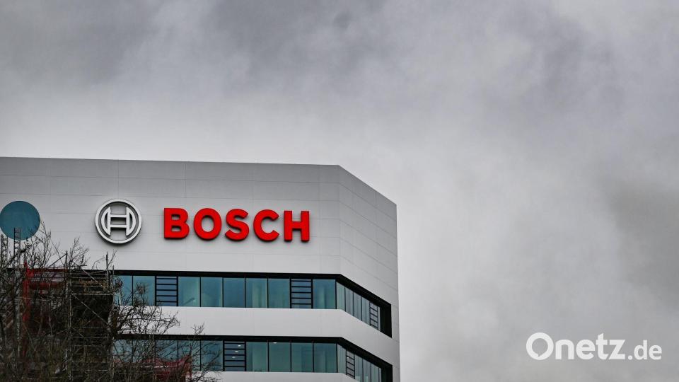 Der Autozulieferer Bosch muss noch mehr sparen als erwartet. (Archivbild) Bild: Bernd Weißbrod/dpa