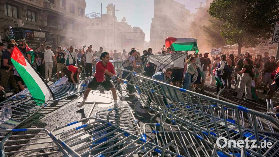 Propalästinensische Demonstranten hatten für den Abbruch der letzten Vuelta-Etappe gesorgt. Bild: Manu Fernandez/AP/dpa