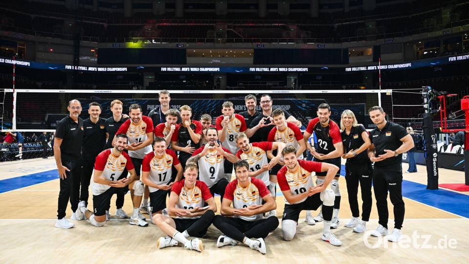 Schickten Grüße in die Heimat: die deutschen Volleyballer. Bild: volleyballworld/dpa