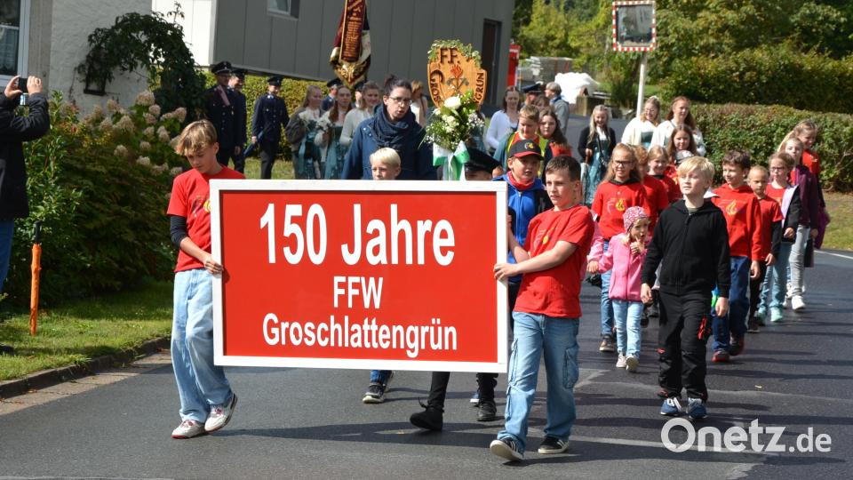 Der eigene Nachwuchs führte den Festzug der Feuerwehr Groschlattengrün an. Bild: jr