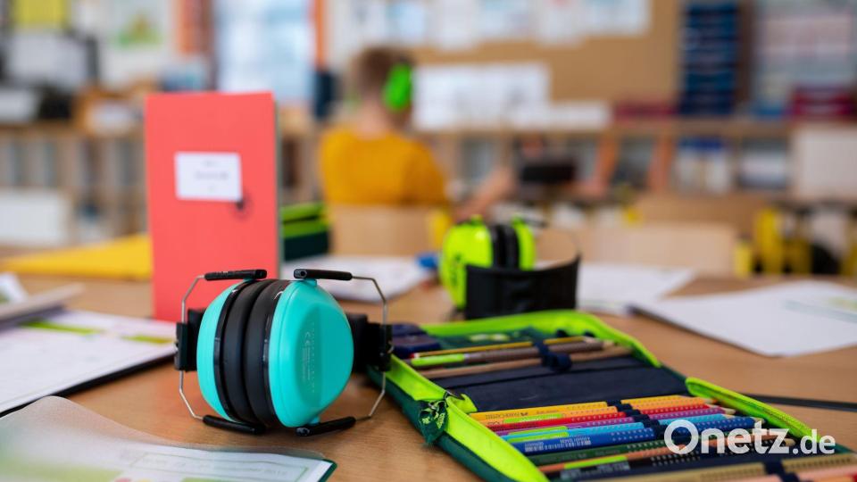 Wenn die Schule wieder losgeht, tauchen auch die alten Fragen wieder auf: Wie viele Proben sind erlaubt? Was ist mit Nachsitzen? (Symbolbild) Bild: Sven Hoppe/dpa